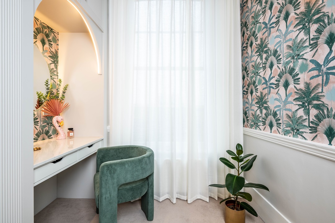 Dressing room - Sandridgebury - Emma Kosh Interiors - 50 Dressing room with tropical wallpaper