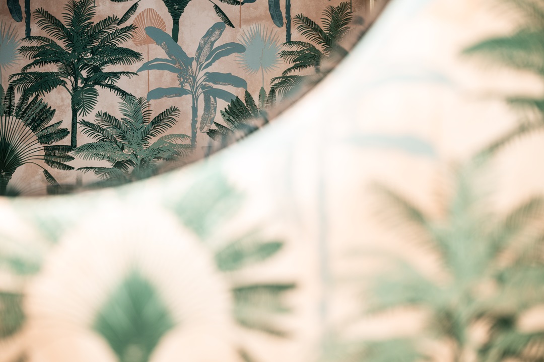 Dressing room - Sandridgebury - Emma Kosh Interiors - 68 tropical wallpaper