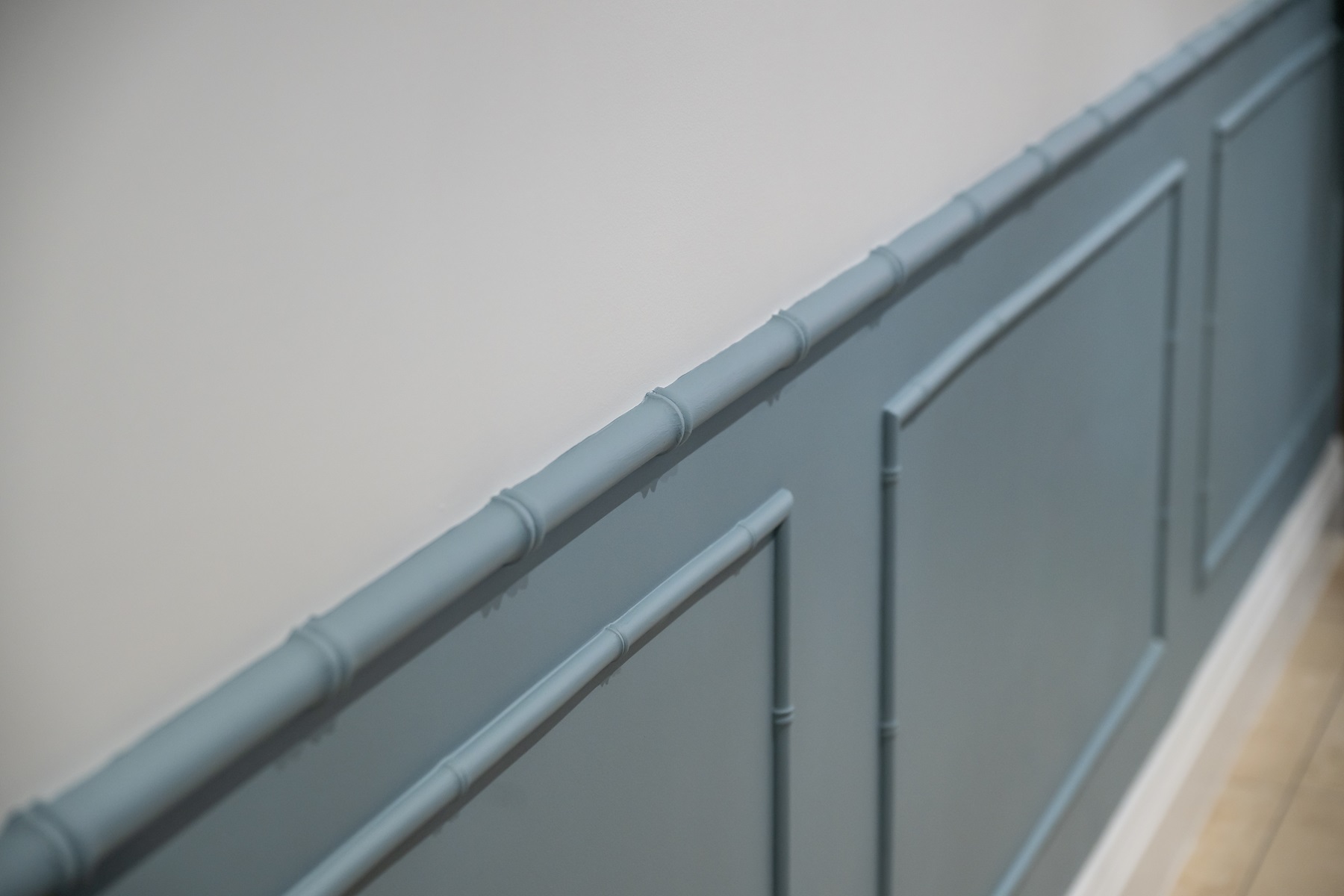 Blue white and red living room bushey interiors